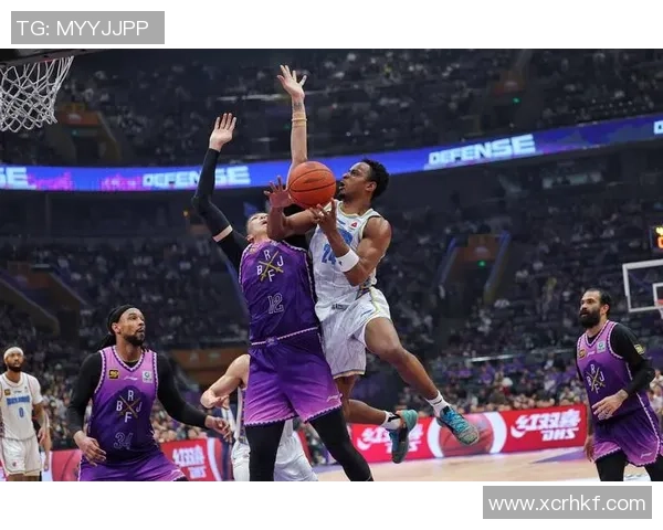 2017年CBA季后赛北京队与上海队激战正酣精彩瞬间回顾与分析 2017年CBA季后赛北京队与上海队激战正酣精彩瞬间回顾与分析