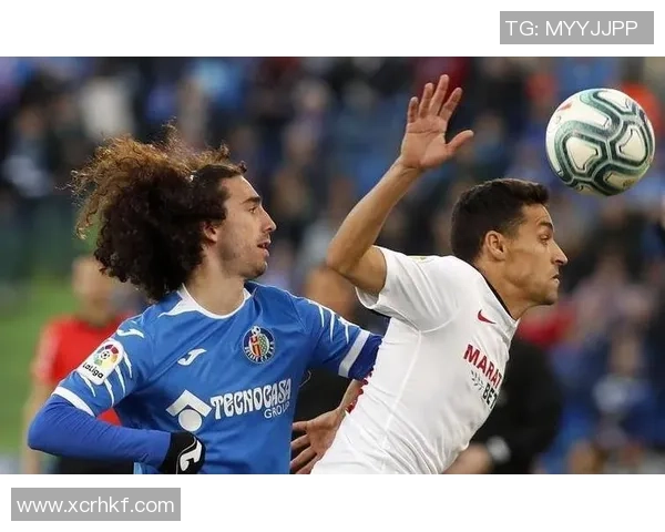 亚布洛与基迪纳摩的精彩对决揭示足球战术的较量与激情碰撞 亚布洛与基迪纳摩的精彩对决揭示足球战术的较量与激情碰撞